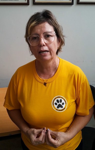 Viviane Bicudo, voluntária da Associação de Ajuda aos Animais de Cáceres