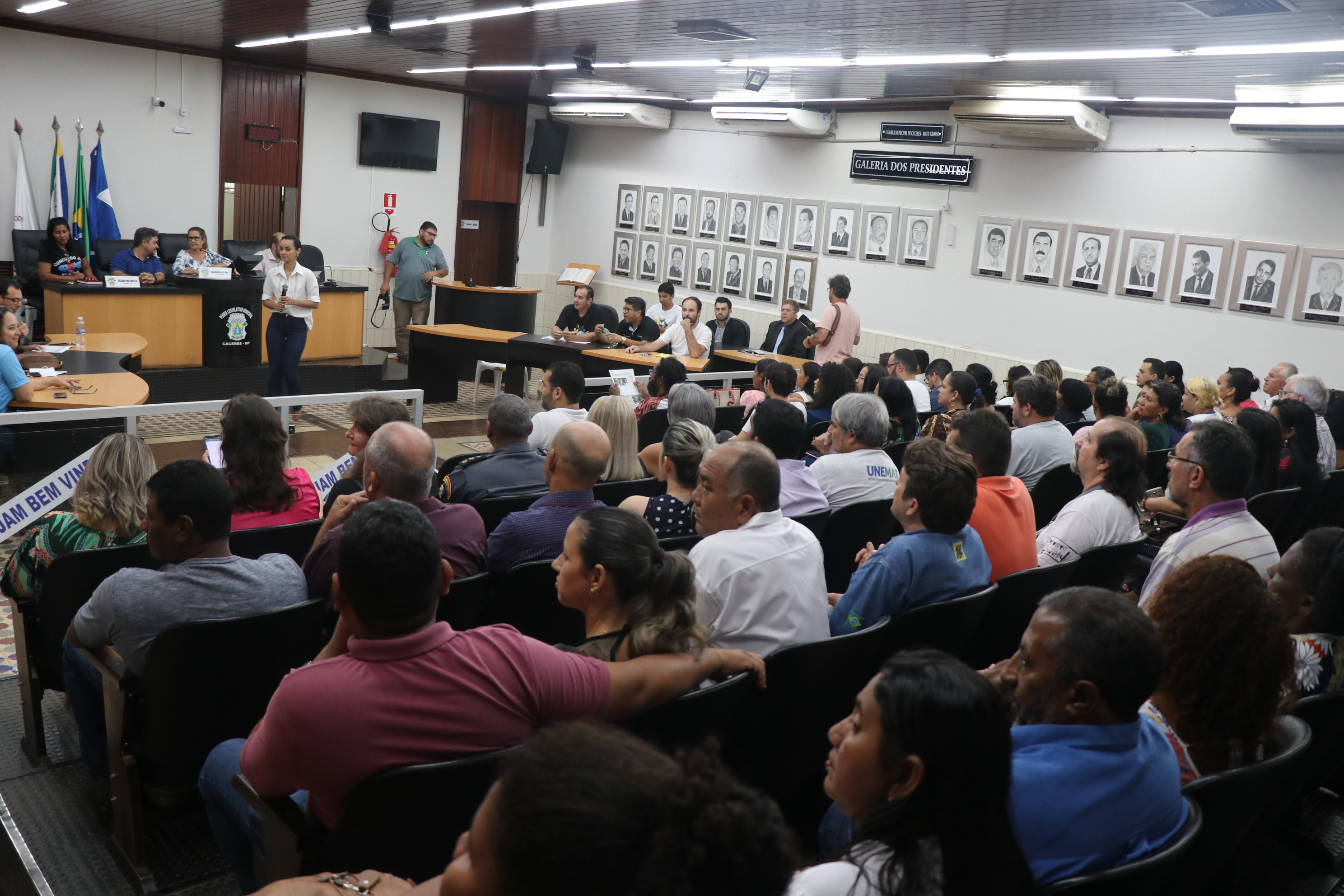 Audiência pública sobre reforma da previdência tem plenário lotado e presença de quatro deputados