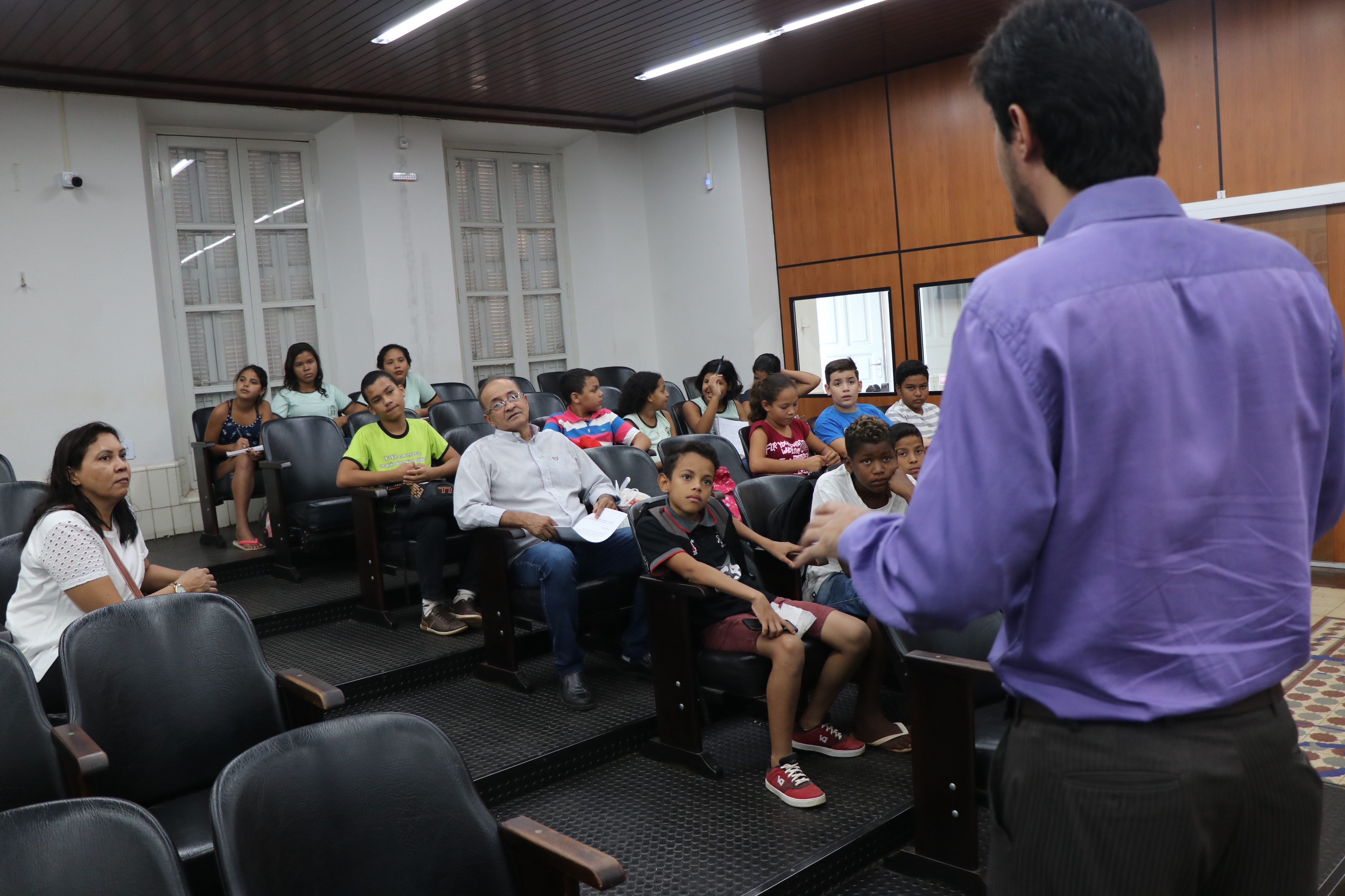 Câmara Municipal recebe visita dos alunos da Escola Dom Máximo 