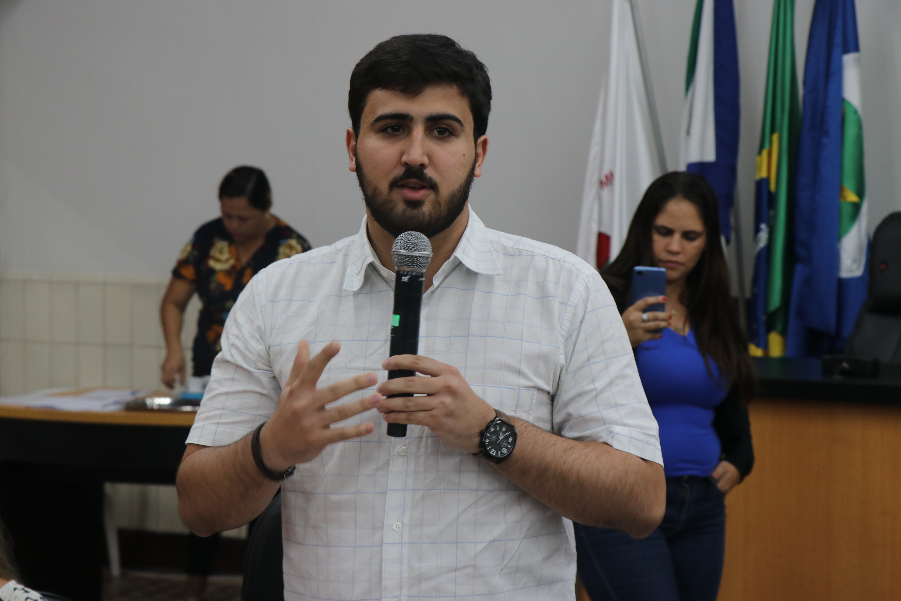 Deputado federal Emanuelzinho ouve demandas de vereadores e população cacerense em encontro na Câmara Municipal