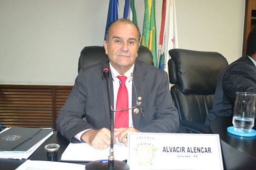 Vereador Alencar requer informações oficiais do executivo sobre precariedade de pista de skate