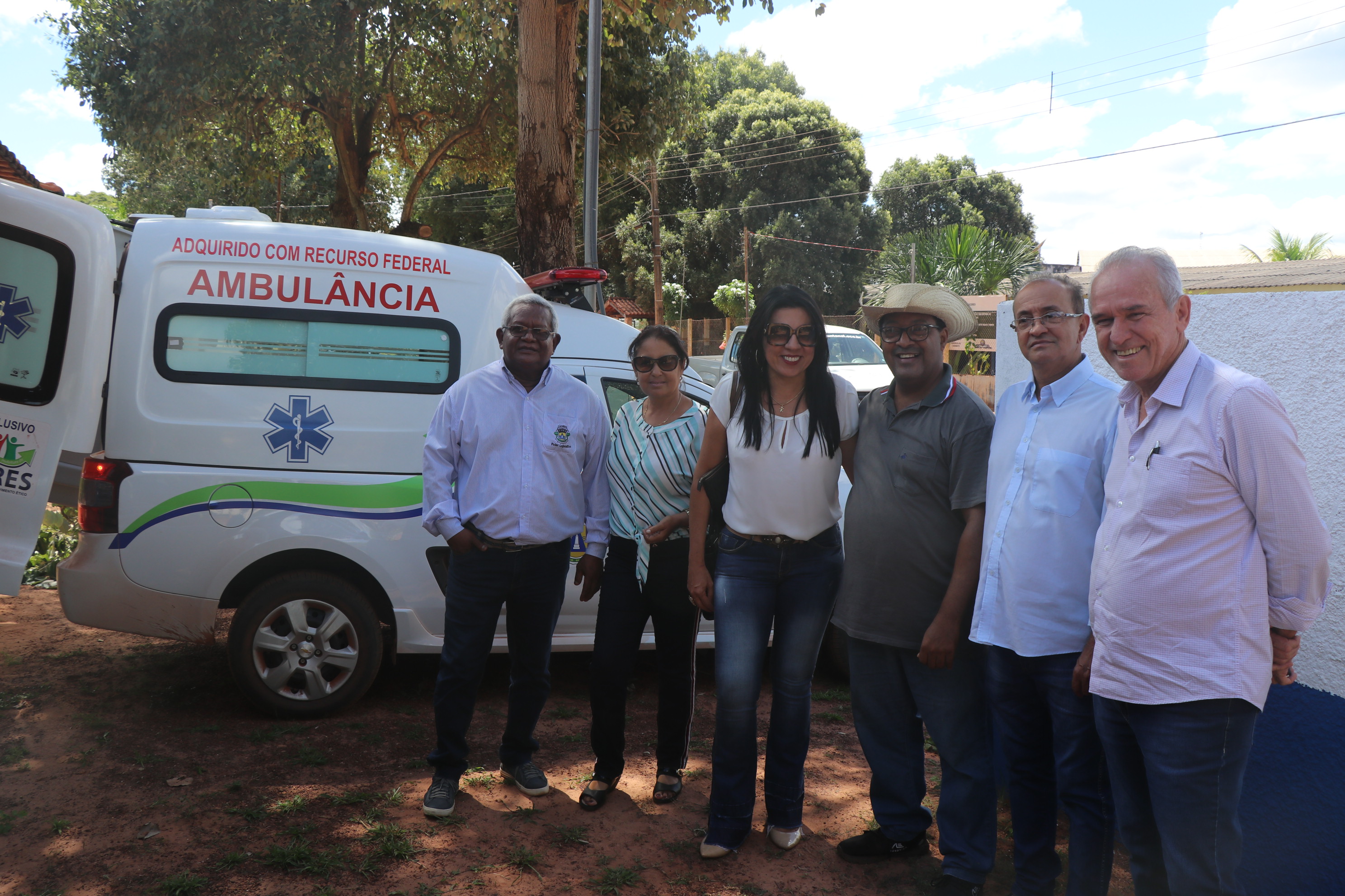 Vereadores prestigiam entrega de nova ambulância e mutirões no distrito de Vila Aparecida